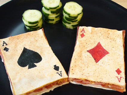 Sandwich poker