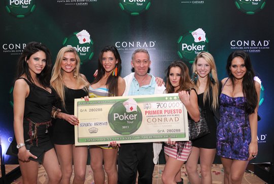 Ganador Bernardo Abramovich con modelos argentinas